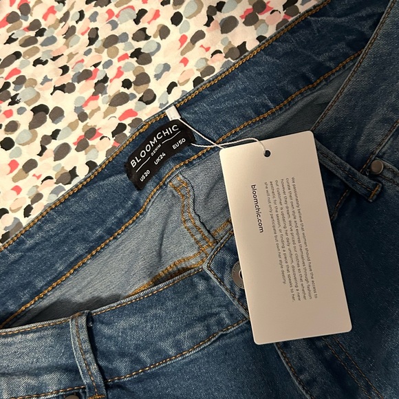 Embroidered Denim Shorts - Picture 4 of 4